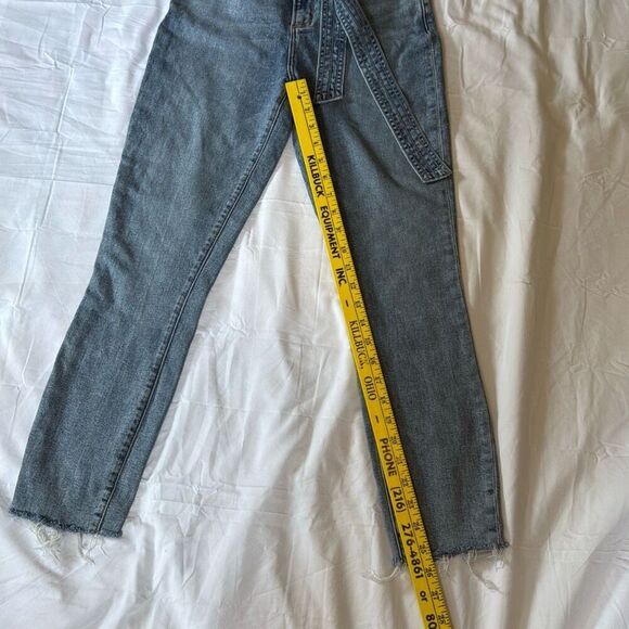 Abercrombie and Fitch ultra high rise jeans size 4 or 27 belted ruffle waist med - Picture 7 of 8